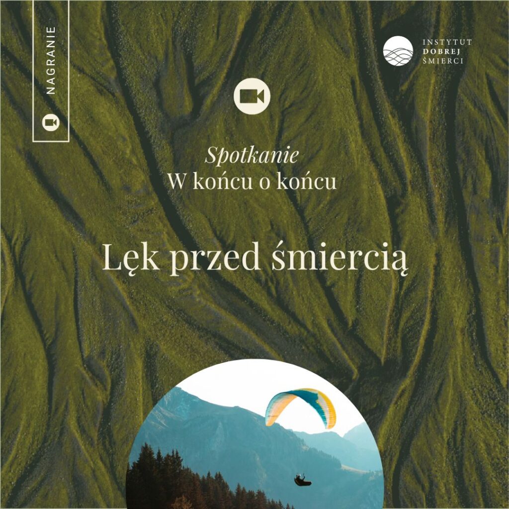 Grafika przedstawia osobę lecącą na paralotni na tle gór.