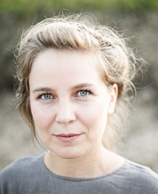 Portret kobiety o niebieskich oczach