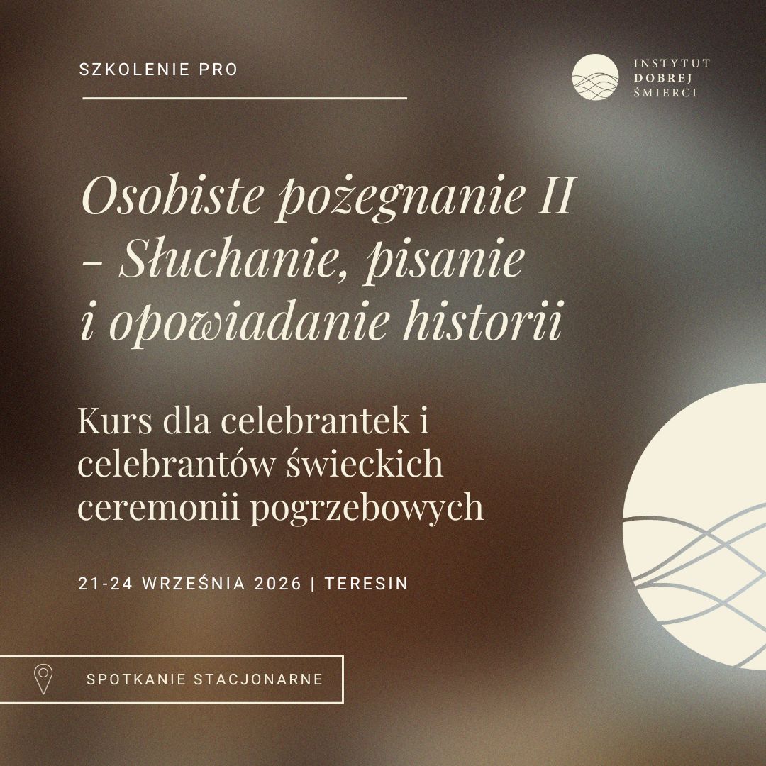 Tekst informujący o szkoleniu na brązowym tle