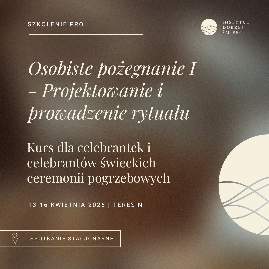 Tekst informujący o szkoleniu na brązowym tle