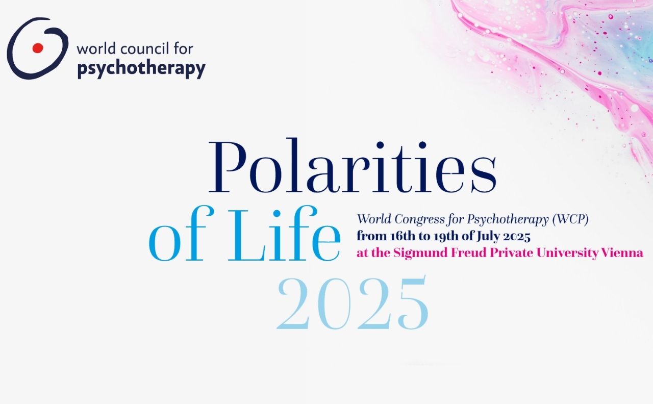 Napis na białym tle z różowymi elementami