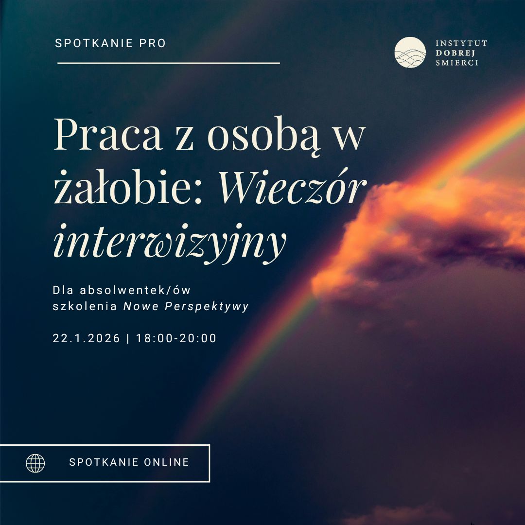 Niebo z tęczą i biały napis