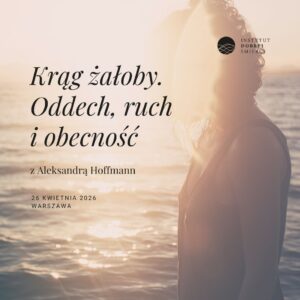 Woda i sylwetka kobiety z twarzą w słońcu. Czarne napisy