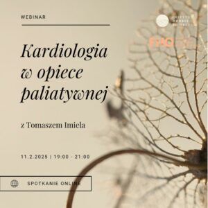 czarne napisy na jasnym tle z uschniętą rośliną