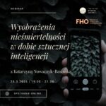 Bluszcz i telefon w dłoni z kremowymi napisami