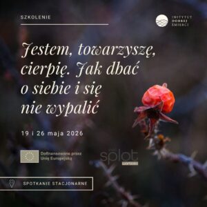 owoc dzikiej róży i napisy