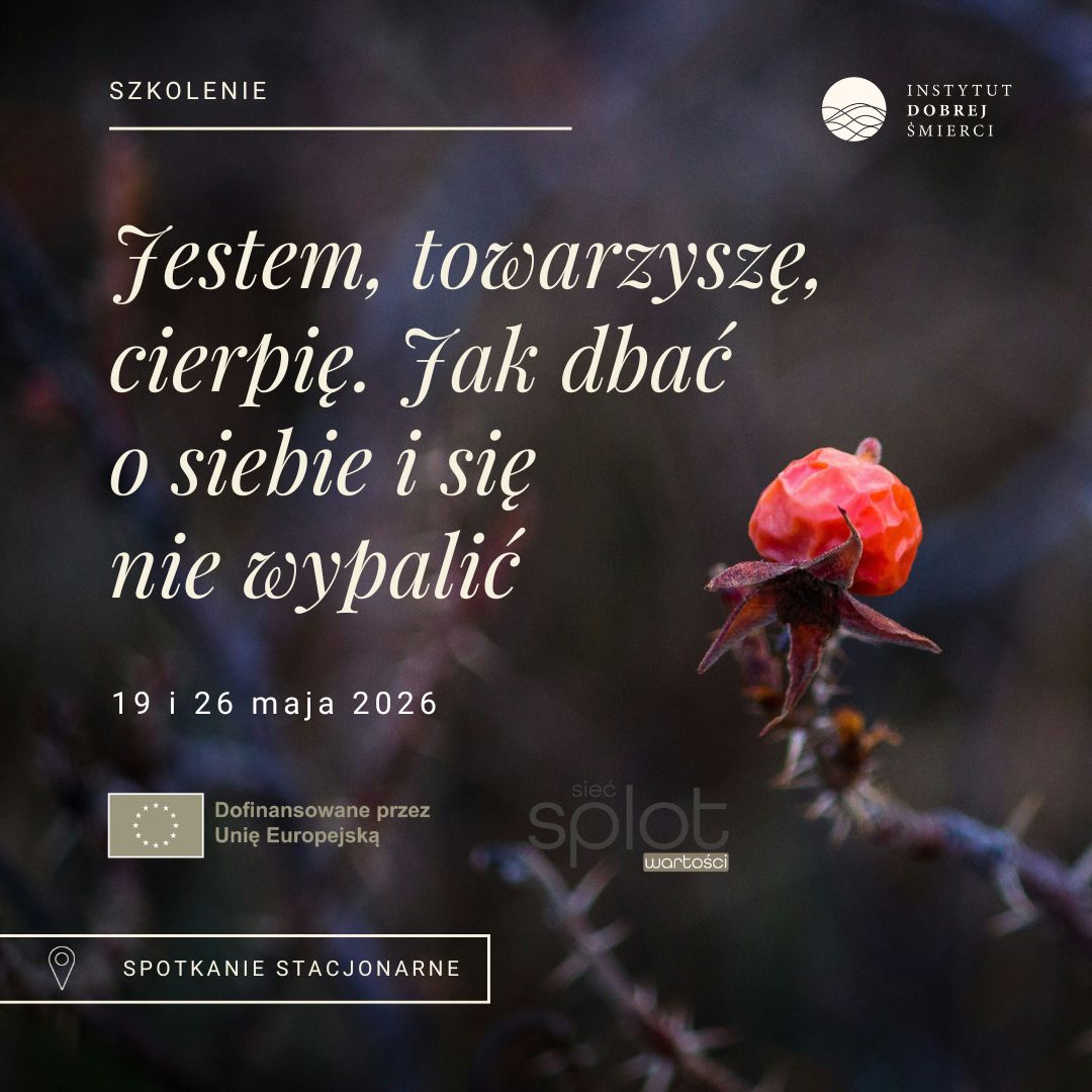 owoc dzikiej róży i napisy