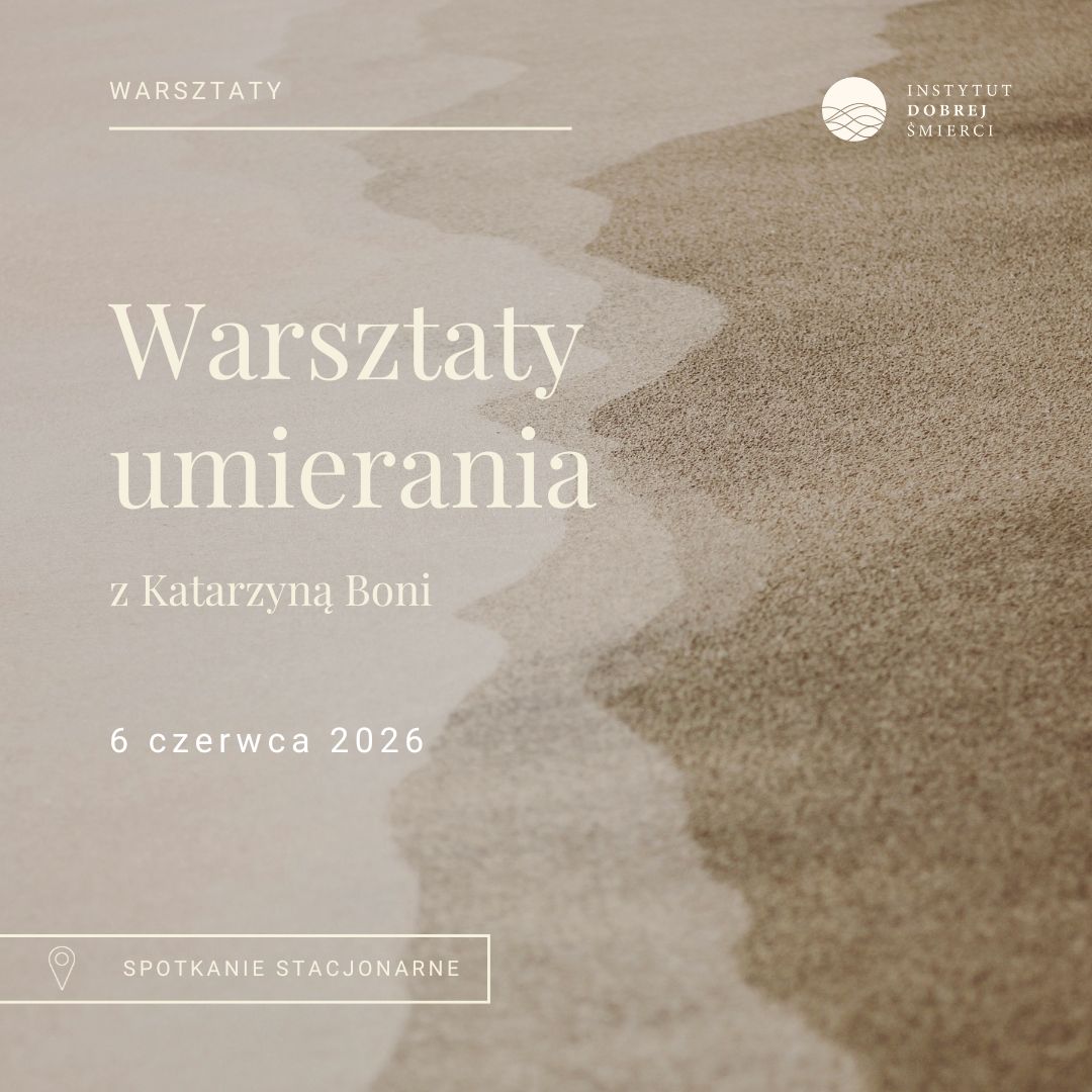 Pasek na plaży w różnych odcieniach brązu oraz napisy